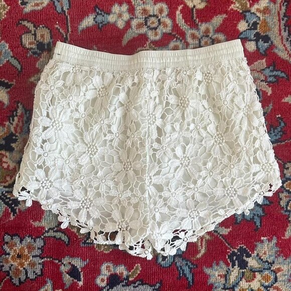 Abercrombie Cream Lace Shorts - Picture 2 of 2